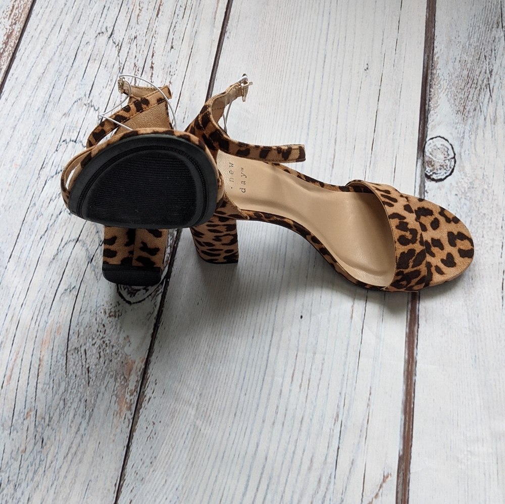 Leopard Print Chunky Heels - Picture 3 of 6